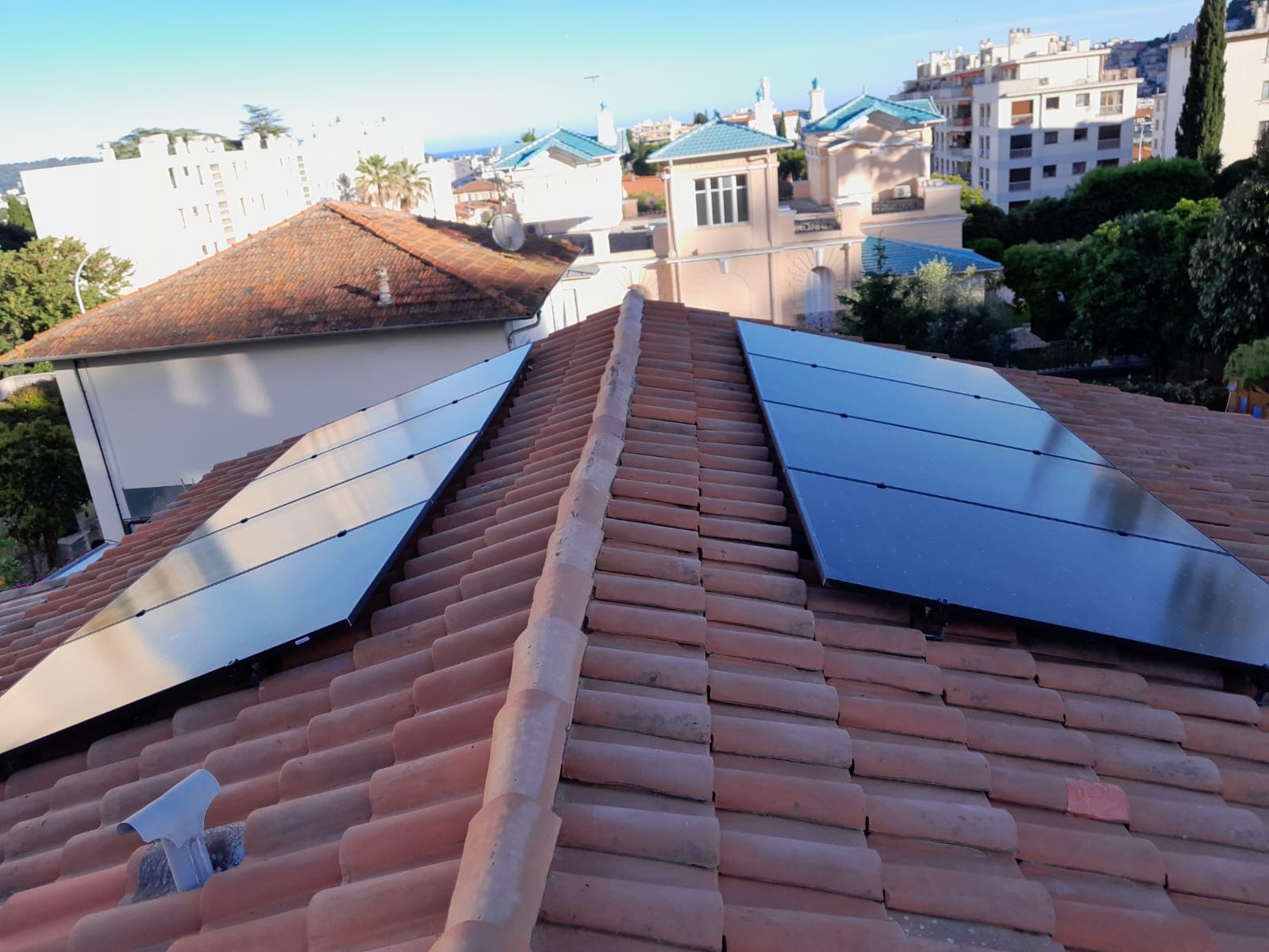 Installation 5 KWC 10 panneaux photovoltaïques autoconsommation en surimposition toiture , dual sun top con 500 Watt avec micro onduleur Ds3H apsysteme